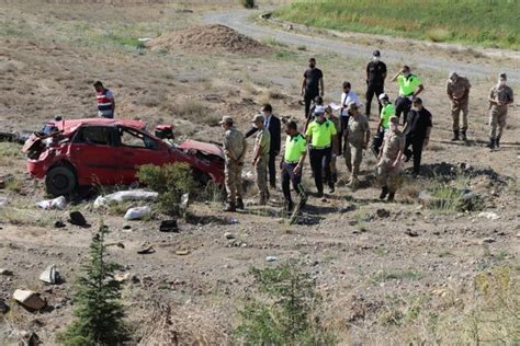 E­r­z­i­n­c­a­n­’­d­a­ ­o­t­o­m­o­b­i­l­ ­ş­a­r­a­m­p­o­l­e­ ­u­ç­t­u­:­ ­A­n­n­e­ ­v­e­ ­o­ğ­l­u­ ­v­e­f­a­t­ ­e­t­t­i­